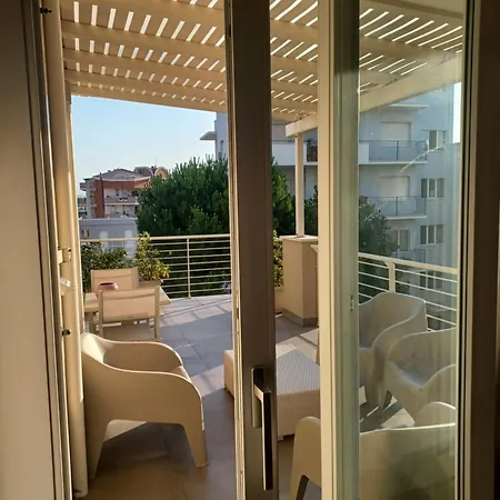 公寓 Residenza Sul Mare 西维尔诺瓦·马尔凯
