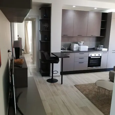 Residenza Sul Mare * 西维尔诺瓦·马尔凯